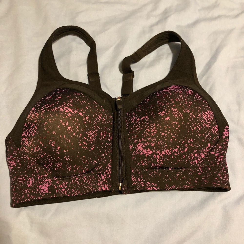 Supportive bra with zipper